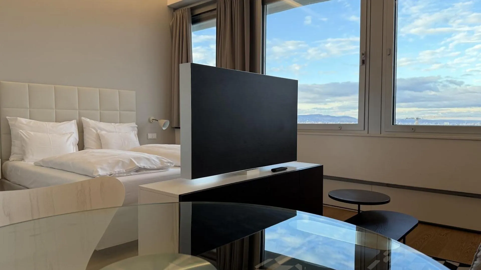 Vienna Skyline View Luxury Loft Near City Center