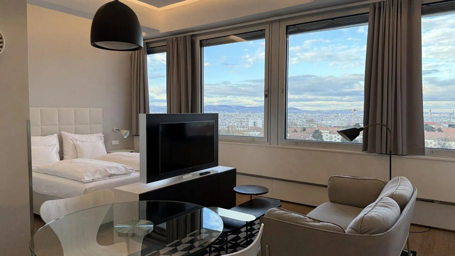 Vienna Skyline View Luxury Loft Near City Center